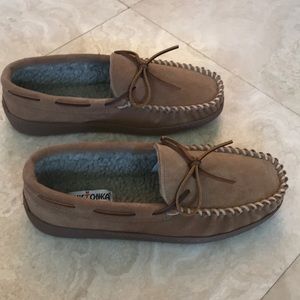 minnetonka trevor slipper